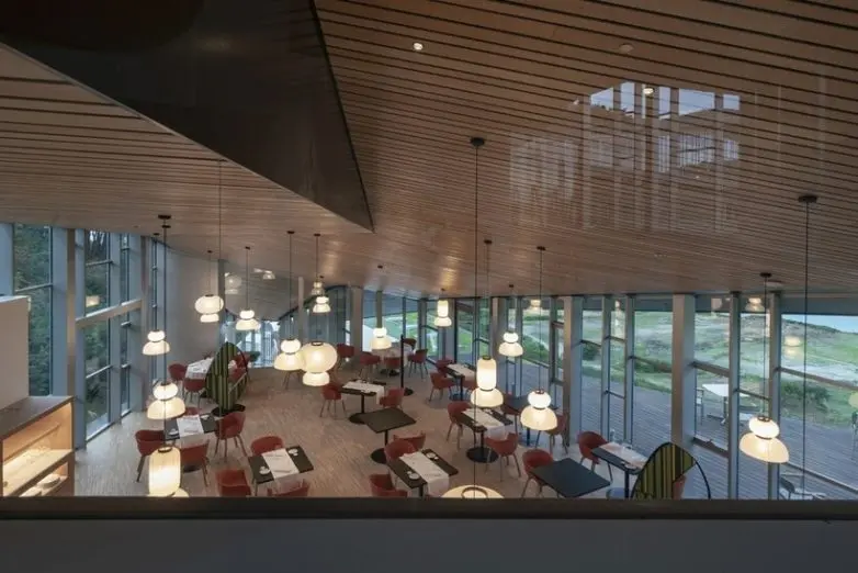 Отель, возродившийся из катастрофы: Parador на Побережье смерти