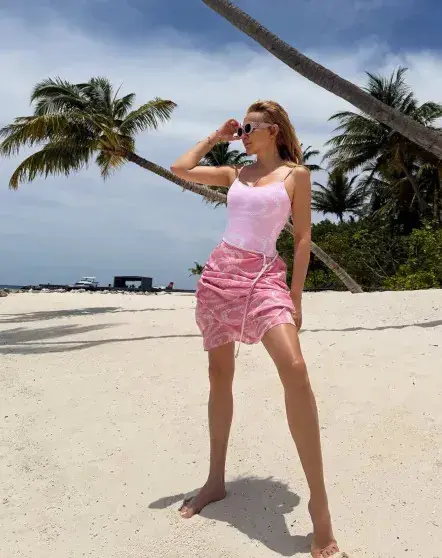 Яна Рудковская дала отпор хейтерам, обсуждавшим её ноги