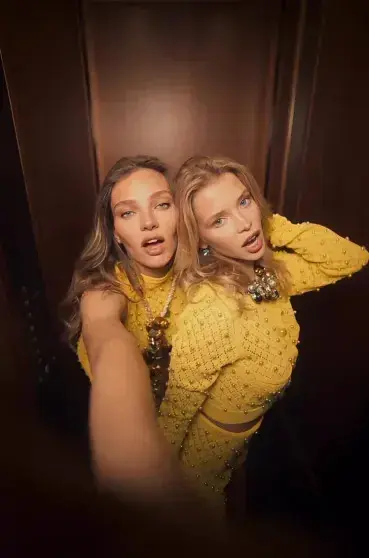 Две звезды в одном клипе: Кафельникова и Брулетова представили новый трек