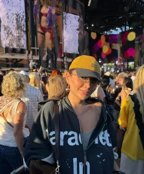 Внучка президента Узбекистана раскритиковала блогеров на Coachella: "Все стали меркантильными" "Неприятно рядом стоять": Внучка президента Узбекистана устроила разнос блогерам на Coachella