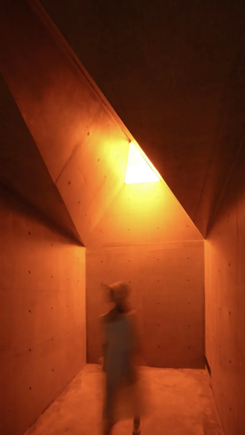 Дом-башня и кафе на скале в Китае: архитектура на краю света