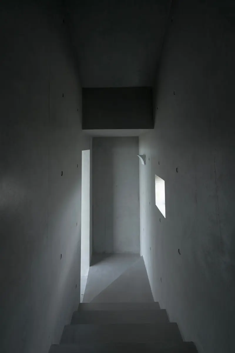 Дом-башня и кафе на скале в Китае: архитектура на краю света