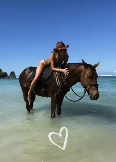 Алессандра Амбросио наслаждается отпуском с новым бойфрендом на Бали