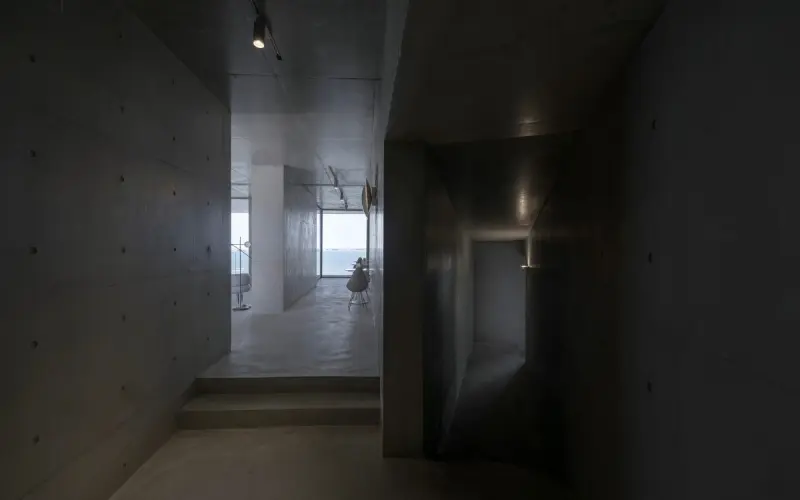 Дом-башня и кафе на краю скалы: архитектурный шедевр в Китае