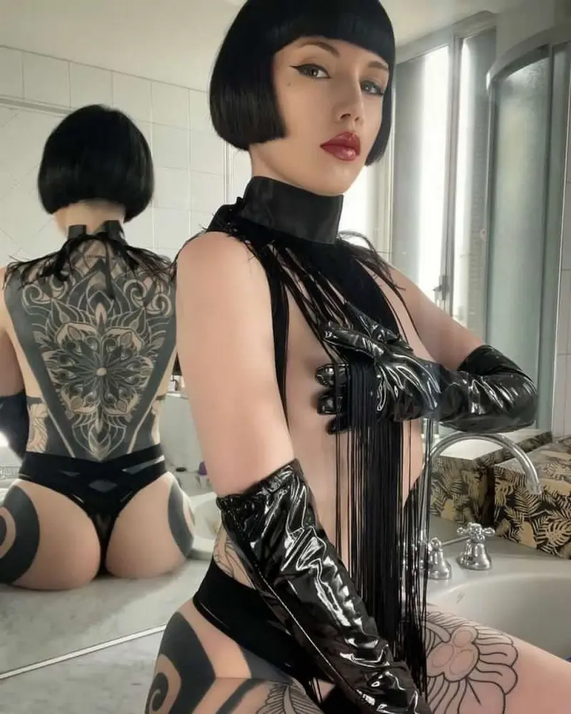 Красивые девушки с татуировками