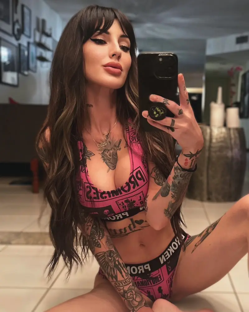 Красивые девушки с татуировками