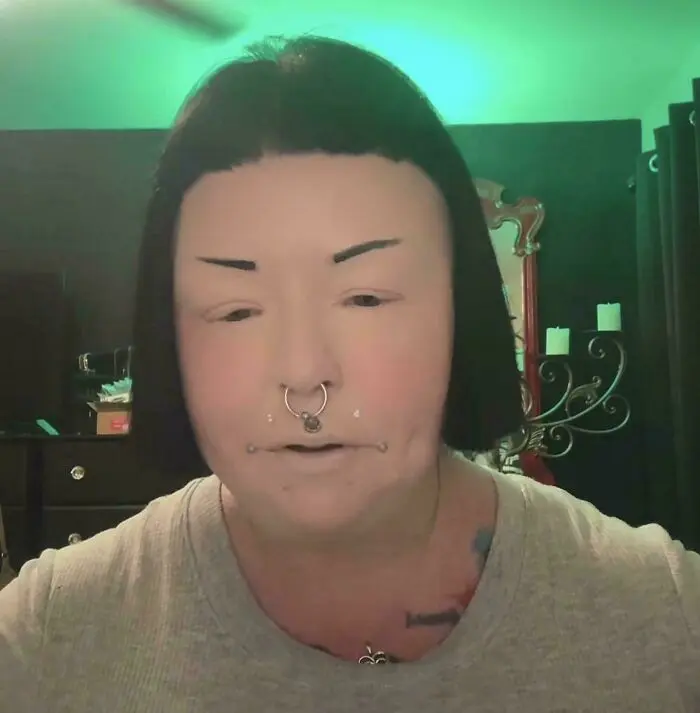 Брови-катастрофы: 16 фото неудачного макияжа, которые вызывают дрожь