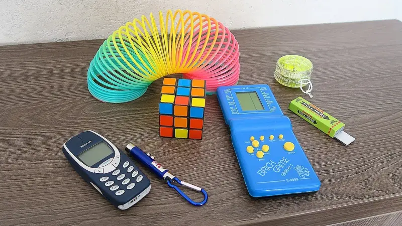 «Что это за штука?»: 17 предметов из 90-х, при виде которых миллениалы расплывутся в улыбке, а зумеры зависнут в недоумении