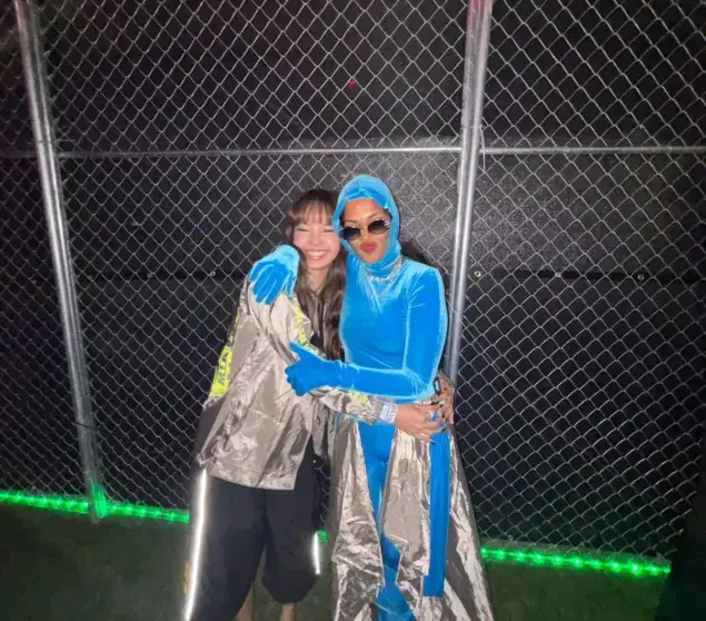 M.I.A. устроила сюрприз на Coachella в костюме-логотипе Telegram