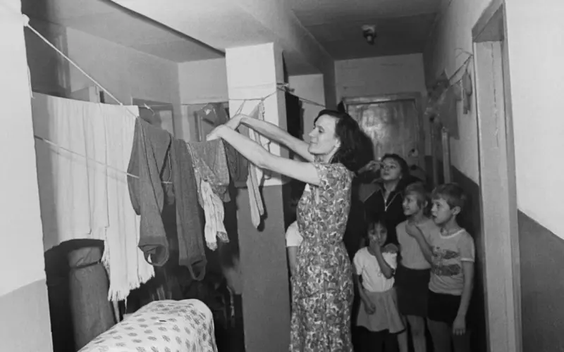 Зачем в хрущевках окно между ванной и кухней: 5 главных версий