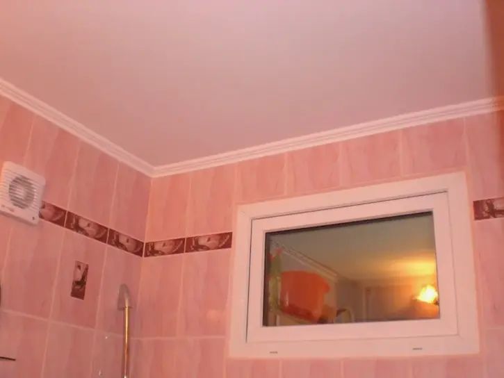 Зачем в хрущевках окно между ванной и кухней: 5 главных версий