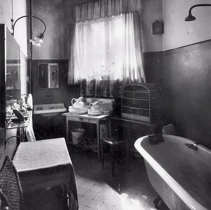 Зачем в хрущевках окно между ванной и кухней: 5 главных версий