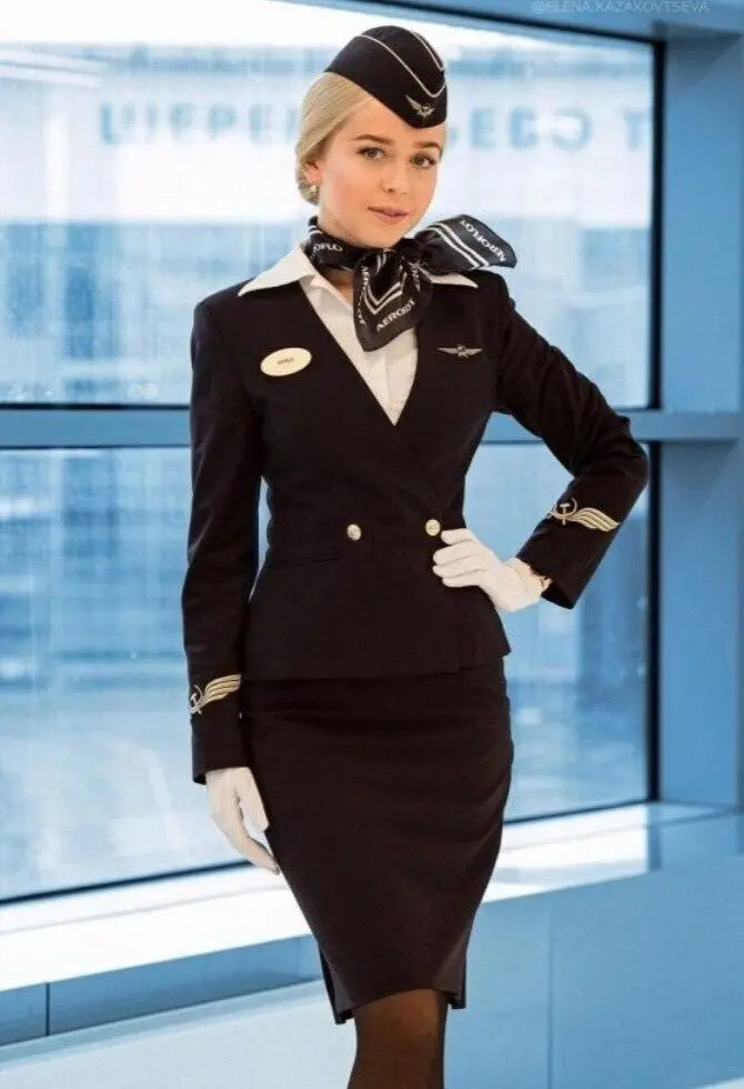 Улыбки на высоте: подборка фотографий бортпроводниц