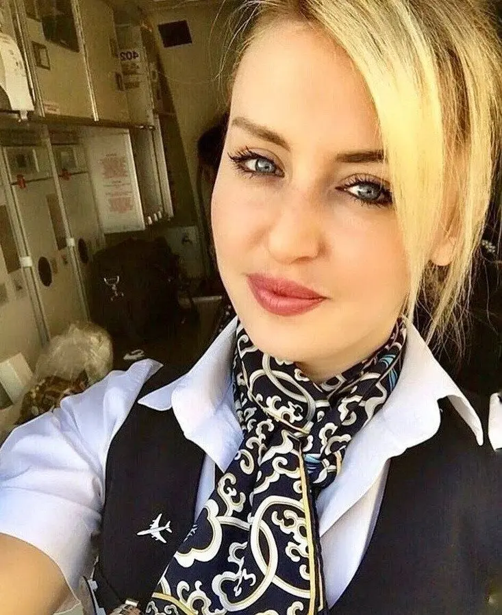 Улыбки на высоте: подборка фотографий бортпроводниц