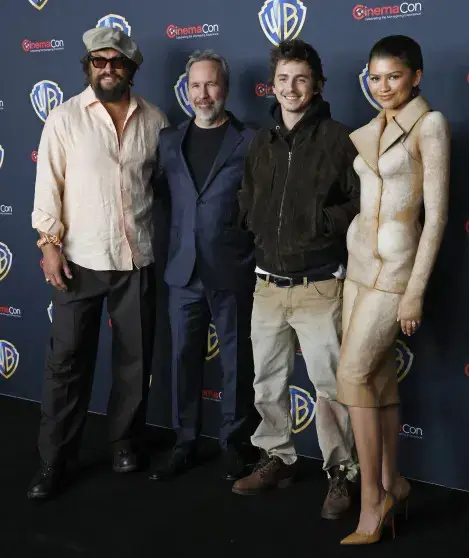 Голливудские знаменитости собрались на крупной киновыставке в Вегасе