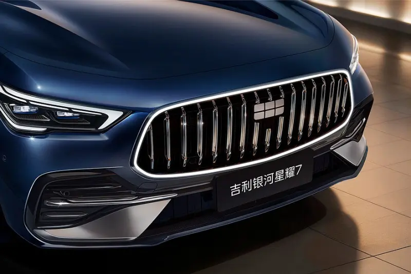 Geely Galaxy Starshine 7: новый гибридный седан с полным приводом и ассистентом Eva