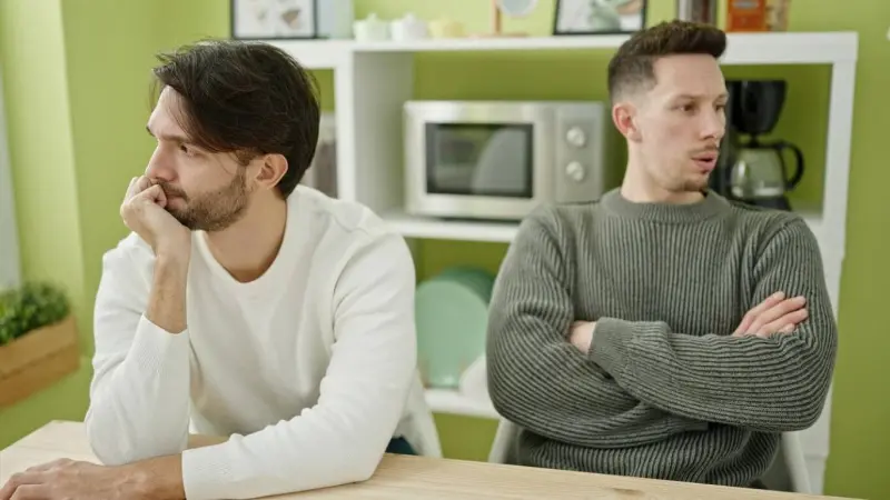 Коллега-вор обвинил меня после того, как съел мой обед с запрещенным для него ингредиентом