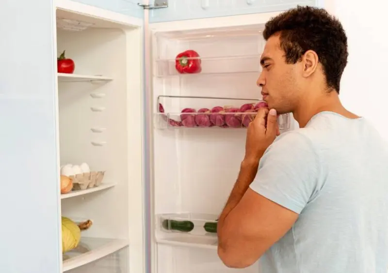 Коллега-вор обвинил меня после того, как съел мой обед с запрещенным для него ингредиентом