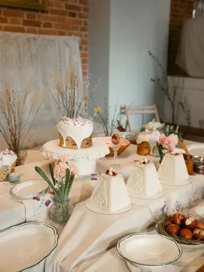 Софья Эрнст собрала друзей и детей на свой пасхальный день рождения