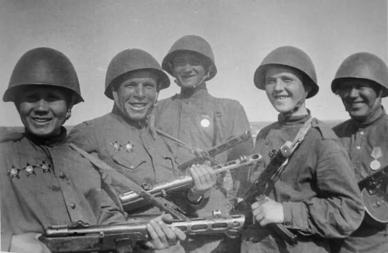 Архивные кадры: Великая Отечественная война в объективе фотокорреспондентов