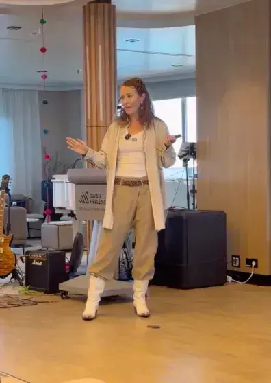 "Говно всё же лучше плавает": Пронченко устроила разгром вип-круизу Собчак и Белоцерковского