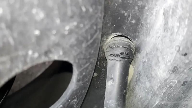 Быстрая замена вентиля на колесе без снятия шины