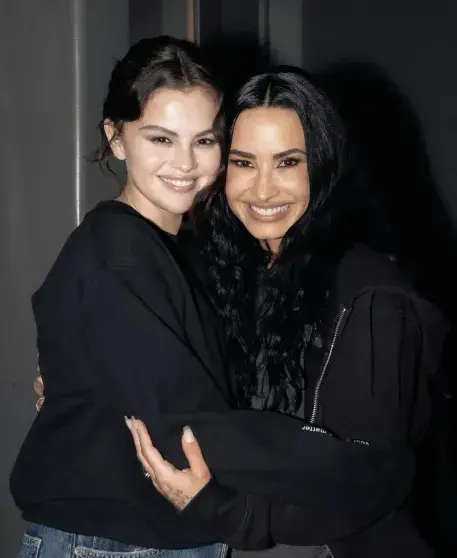 Долгожданное воссоединение: Селена Гомес и Деми Ловато встретились после 10 лет