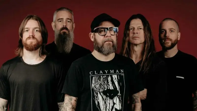 7 металлических треков 2000 года, которые звучат как из будущего