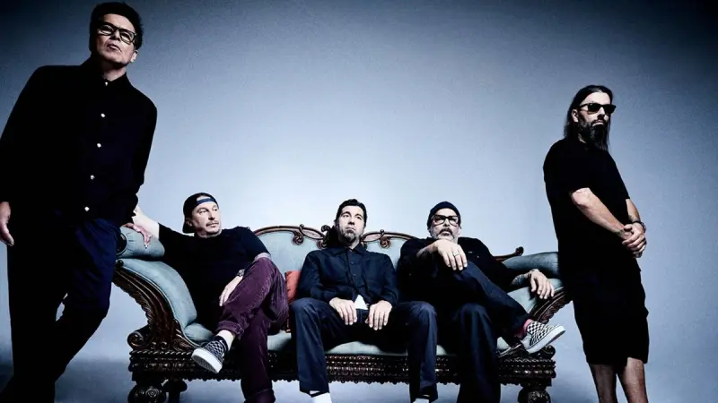 7 металлических треков 2000 года, которые звучат как из будущего