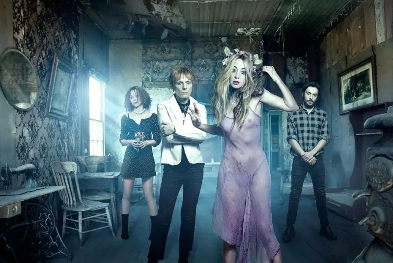 7 металлических треков 2000 года, которые звучат как из будущего