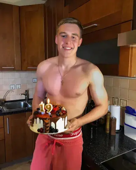 «Жалкие завидующие»: Сысоева в ярости из-за критики романа с молодым блогером