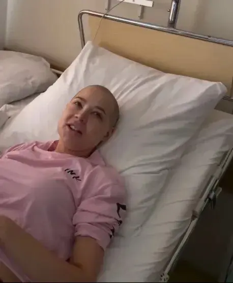 Тяжёлые будни: новые фото Лерчек во время химиотерапии