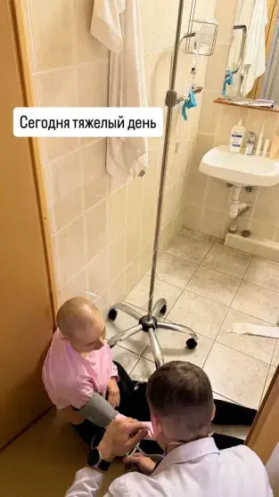 Тяжёлые будни: новые фото Лерчек во время химиотерапии