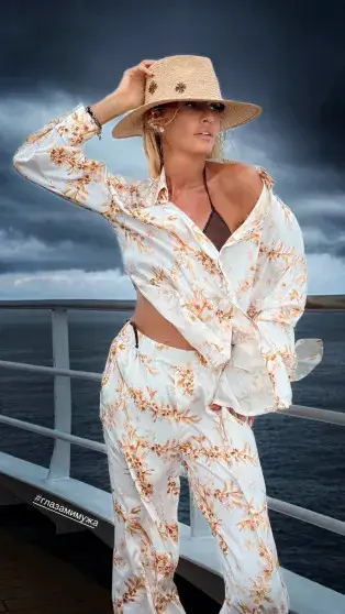 Звёзды в бизнес-круизе: Собчак, Самойлова и Расковалова покоряют Эквадор