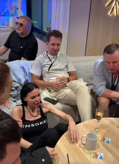 Звёзды в бизнес-круизе: Собчак, Самойлова и Расковалова покоряют Эквадор