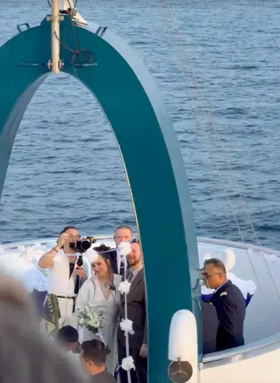 Звёзды в бизнес-круизе: Собчак, Самойлова и Расковалова покоряют Эквадор