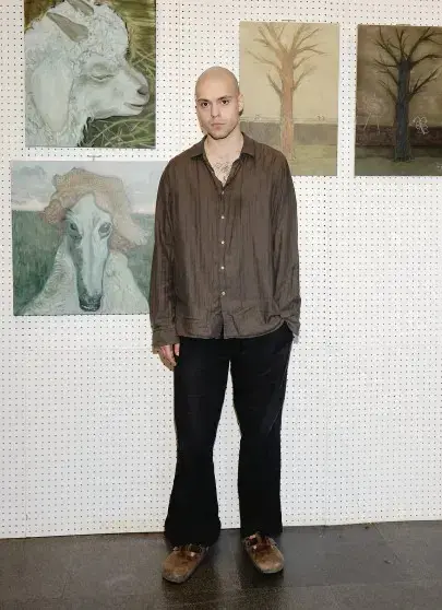 Рекордная продажа: картина сына экс-главреда Vogue ушла за 1,1 млн рублей