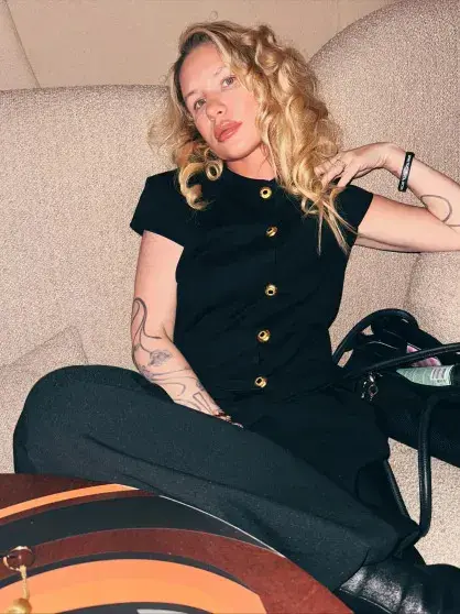 Германика на ММКФ: прозрачное платье, чёрная помада и скандальный фон