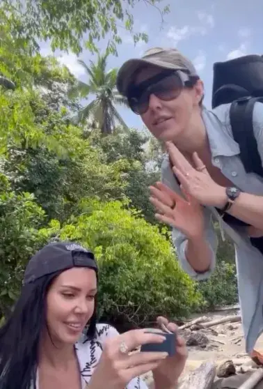 Собчак и Самойлова в круизе по местам Эскобара: джунгли, пляж и совместное видео