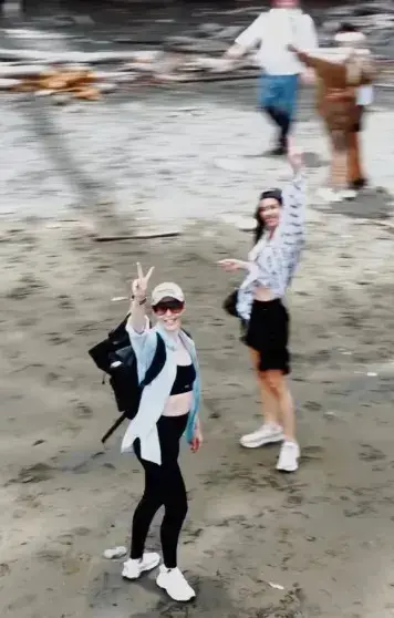 Собчак и Самойлова в круизе по местам Эскобара: джунгли, пляж и совместное видео