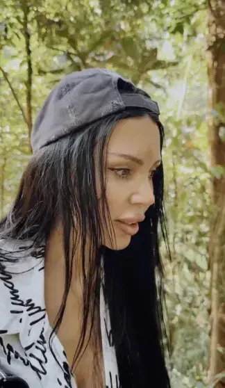 Собчак и Самойлова в круизе по местам Эскобара: джунгли, пляж и совместное видео