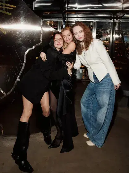 Кристина Асмус задула свечи на модном торте в свой день рождения