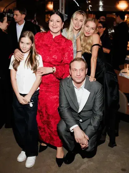 Кристина Асмус задула свечи на модном торте в свой день рождения