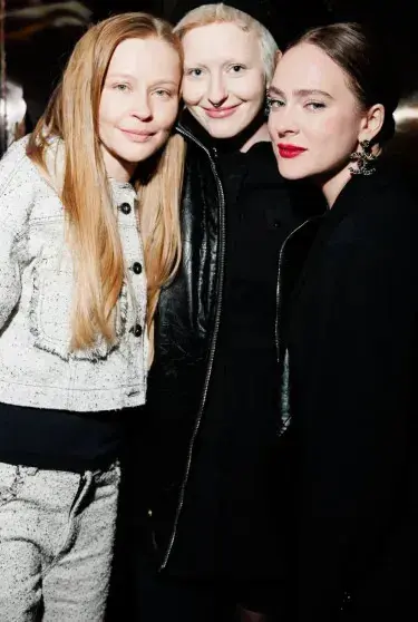 Кристина Асмус задула свечи на модном торте в свой день рождения