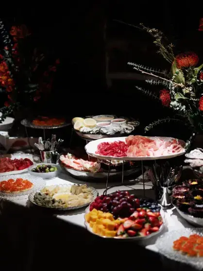 Кристина Асмус задула свечи на модном торте в свой день рождения