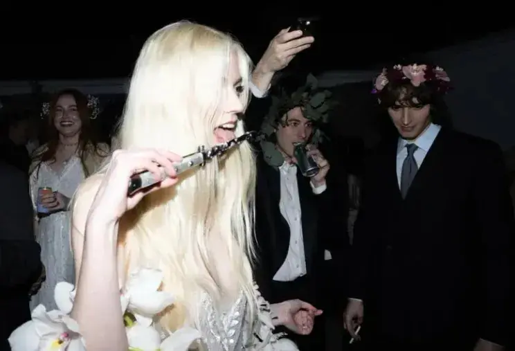 Аня Тейлор-Джой в архивном платье отпраздновала свой 30-й день рождения