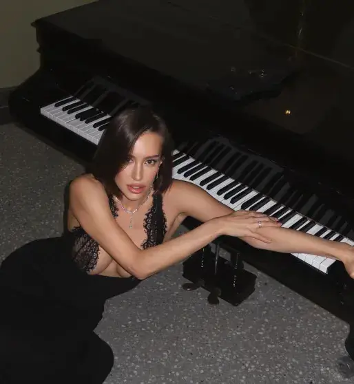 Валентина Иванова в откровенном наряде: восторг и критика подписчиков