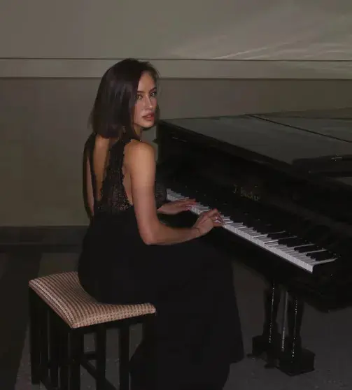 Валентина Иванова в откровенном наряде: восторг и критика подписчиков