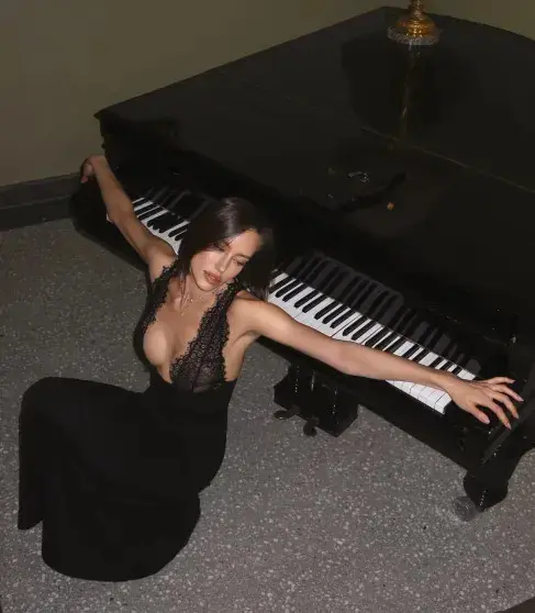 Валентина Иванова в откровенном наряде: восторг и критика подписчиков