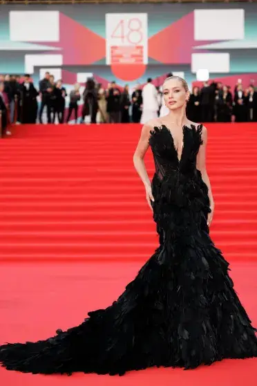 «Как в оперу ворвались пьяные родственники»: Волкова жестко прошлась по звездам ММКФ